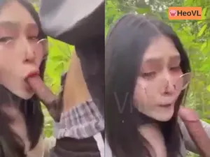 đi dã ngoại tiện chịch eny ở trong rừng