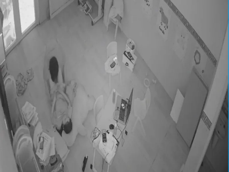 Lộ clip trả bài cùng bạn gái tại phòng khách